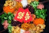 Menu đón Tết ngày 8: Gỏi cá hồi Yu Sheng mang may mắn, thịnh vượng