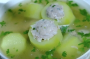 Cách làm canh bầu nhồi chả cá dân dã mà đưa cơm đến lạ