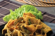Snack da cá chiên giòn chấm sốt me vui miệng cho bữa xế chiều 