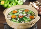 Ấm lòng ngày mưa se lạnh với lẩu cá thác lác khổ qua (mướp đắng) thanh ngọt