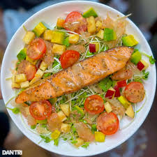 Cá hồi áp chảo cùng salat rau mầm sốt chanh leo đơn giản ca-hoi-ap-chao-kem-salat-rau-mam-sot-chanh-leo-thanh-mat