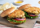 Burger cá hồi áp chảo mọng nước, ngon ngất ngây