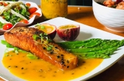 Cá hồi sốt chanh dây - hương vị tinh tế và thanh mát