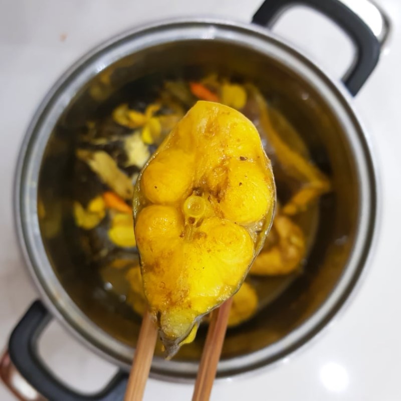 Ca-lang-kho-nghe-dam-da-vang-uom Cach-lam-ca-lang-kho-nghe-cuc-hap-dan
