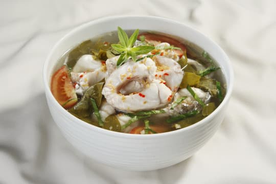 Nau-canh-chua-la-giang-ca-lang-ngot-thanh-dan-da Canh-ca-lang-nau-la-giang-chua-thanh