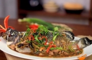 Ngày lạnh thưởng thức cá mú hấp tàu xì nóng hổi, mềm ngọt từng thớ thịt
