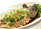 Cá song (cá mú) chưng mỡ hành giàu dinh dưỡng cho cả gia đình