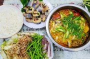 Ấm bụng ngày mưa gió cùng lẩu cá tầm măng chua nghi ngút khói